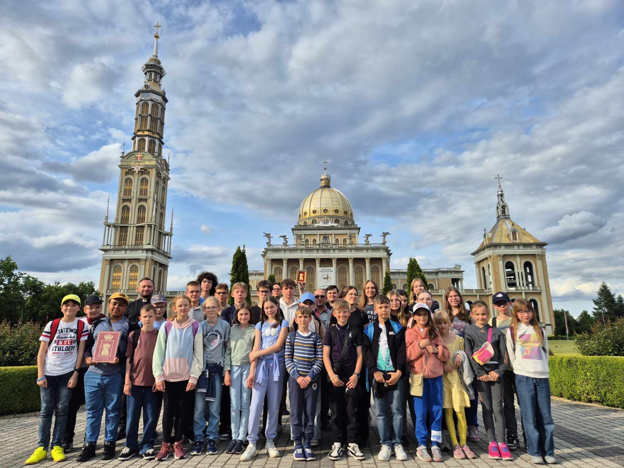 Ministranci, bielanki i lektorzy w Licheniu